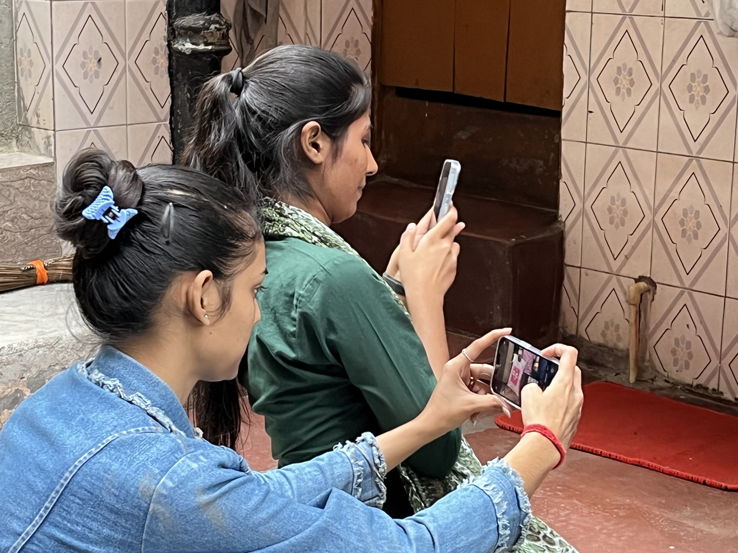 Nandini & Sandhya shooting_Dakshinpuri. Behind the Scenes. Photo: Kavita Dasgupta