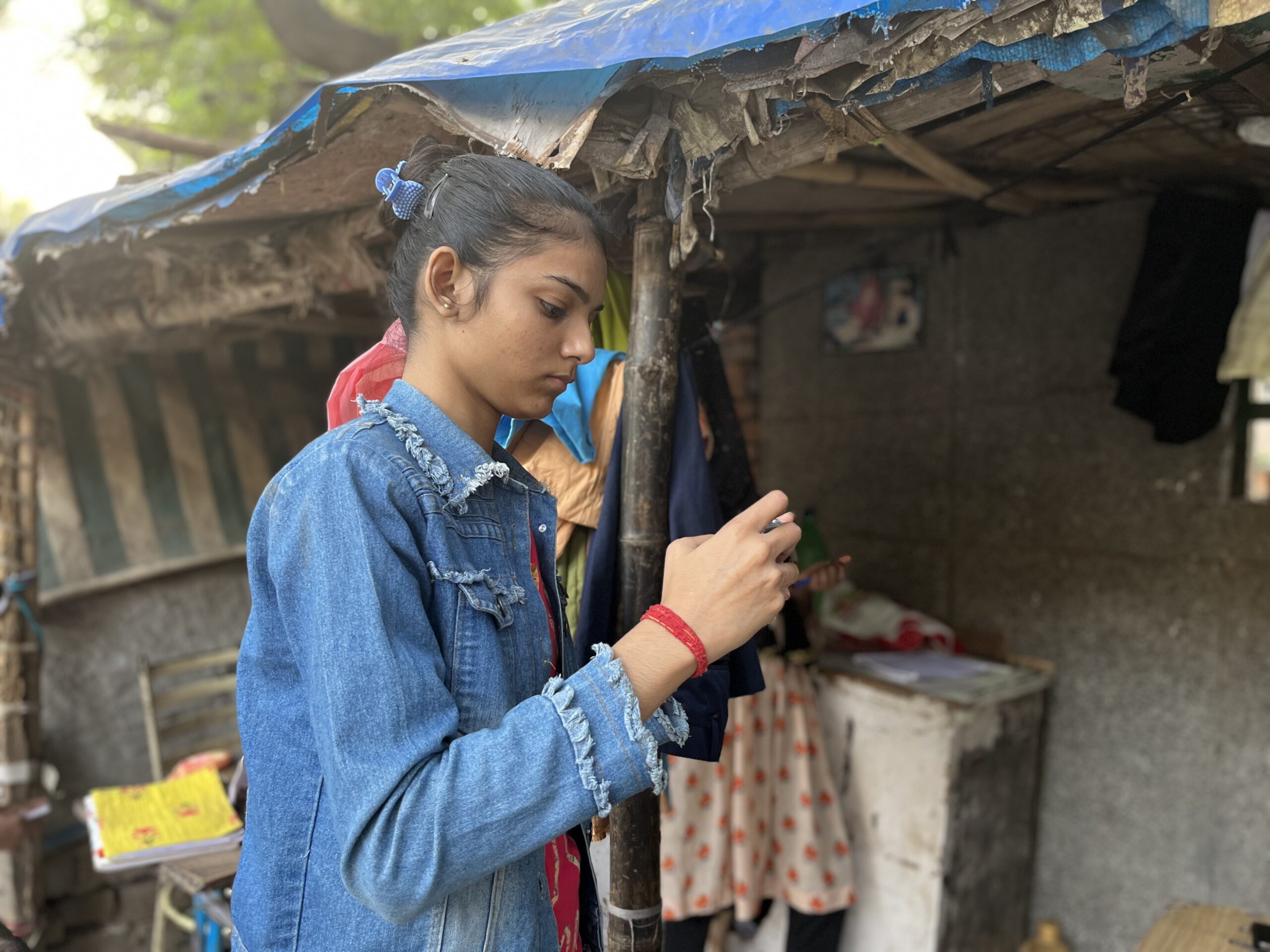 Nandini shooting_Savda. Behind the scenes. Photo: Kavita Dasgupta 2002.