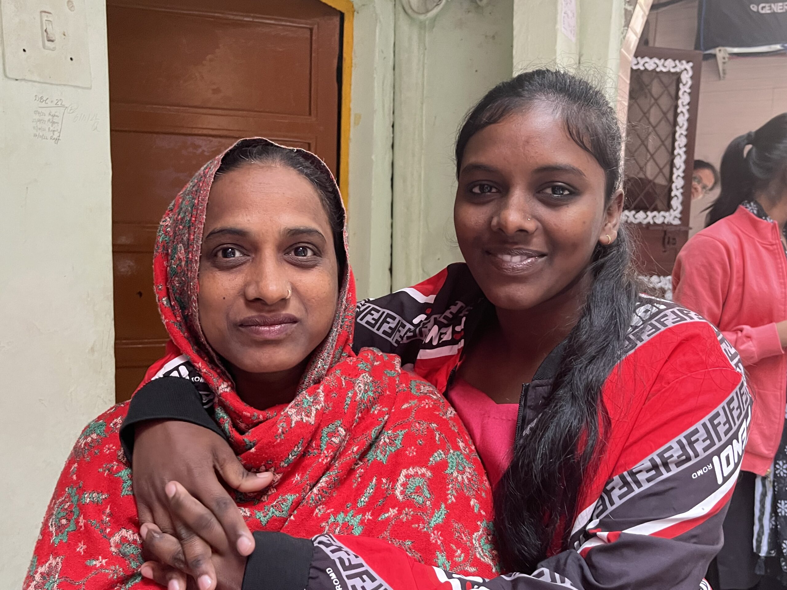 Roshni & Ammi. Dakshinpuri. Localities. Behind the Scenes. Photo: Kavita Dasgupta 2003.