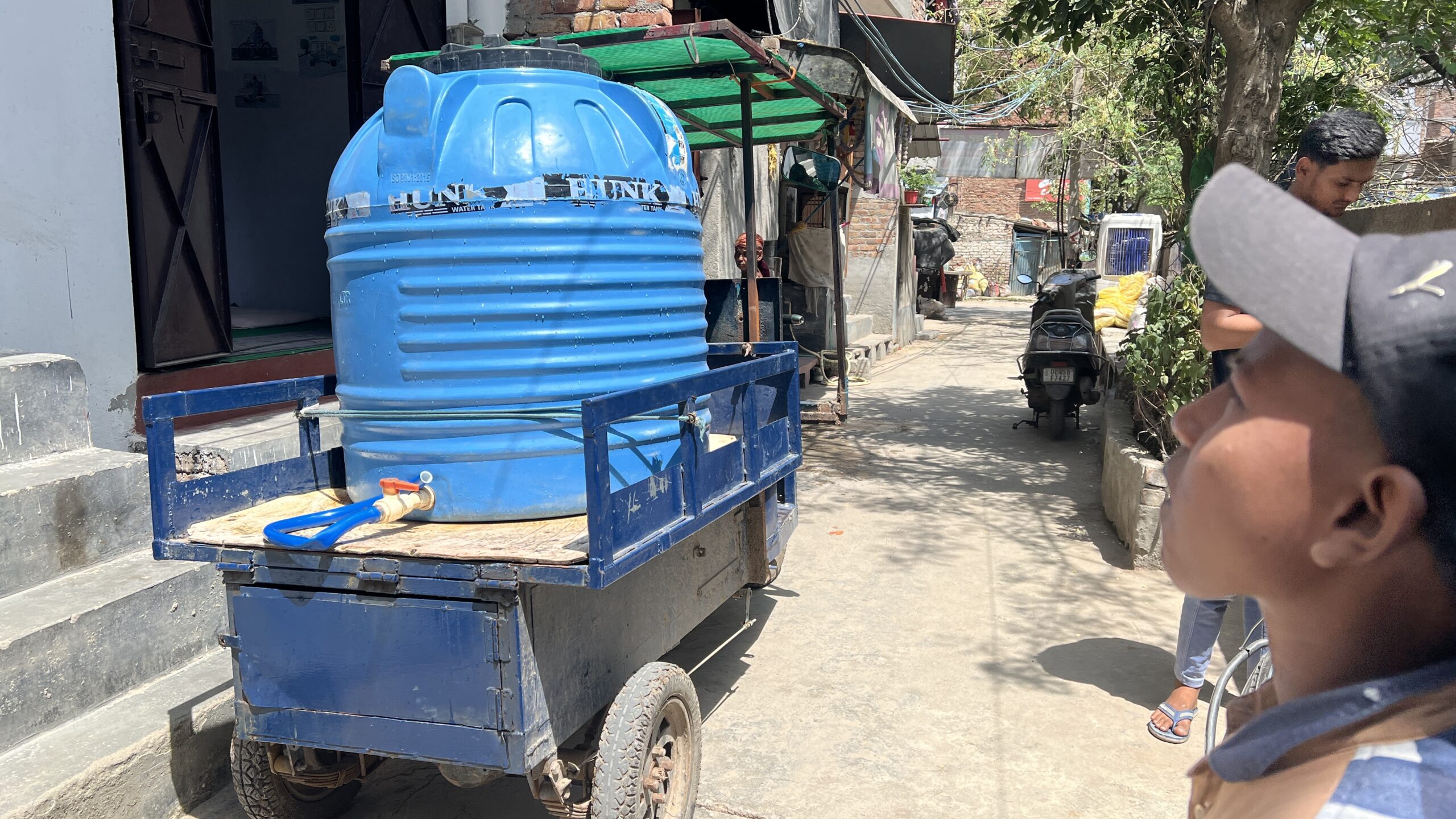 The arrival of the water tanker is announced with loud honking by the driver. Savda 2026. The arrival of the water tanker is announced with loud honking by the driver. Savda 2026.